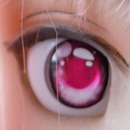 瞳の色:ピンク