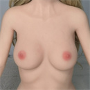 乳輪の色:ピンク