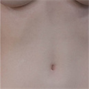 肌の色:ホワイト