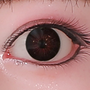 瞳の色:ブラック