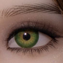 瞳の色:グリーン