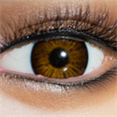 瞳の色:ライトブラウン