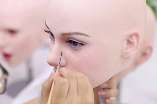 FANREAL 超リアルメイク技術 ― そばかすが映し出す唯一の美