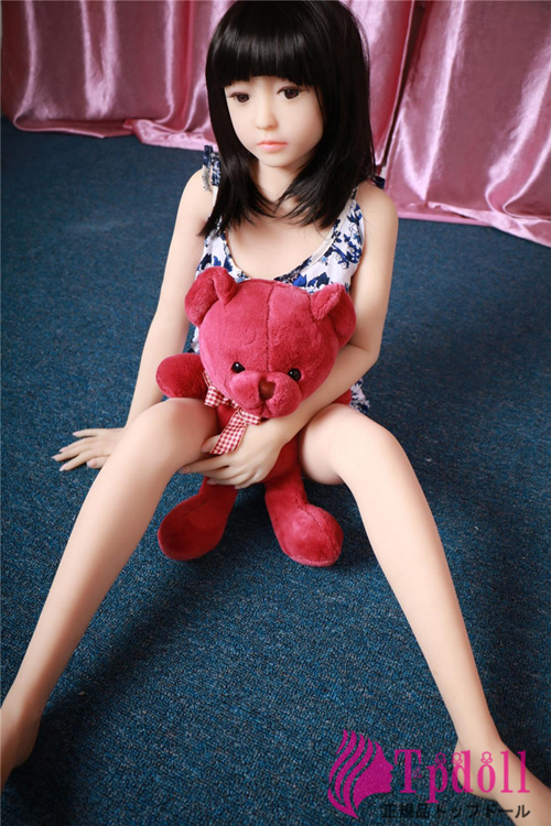 平い胸 等身大ラブドール