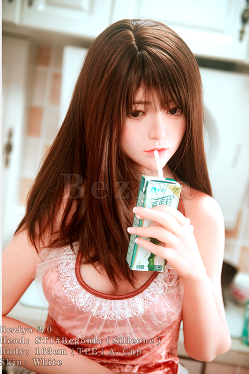 美女系小さな胸ドール