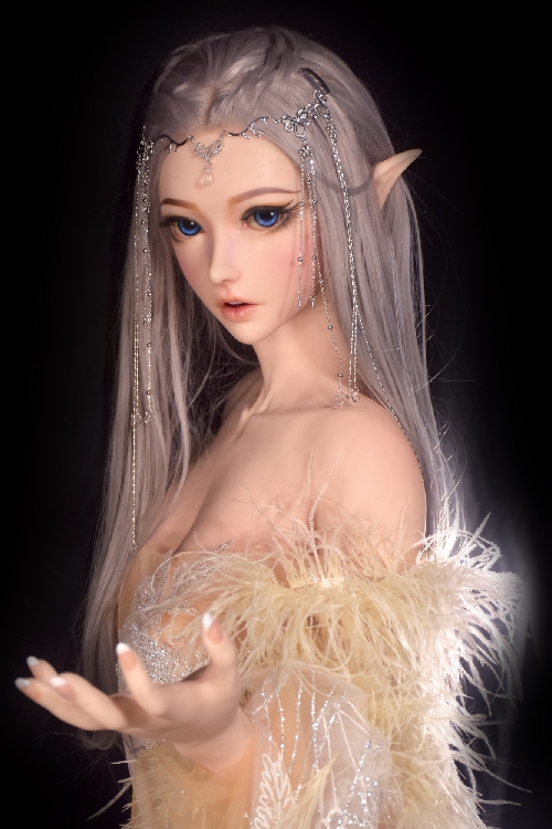 Elsa Babeシリコンドール大きい胸