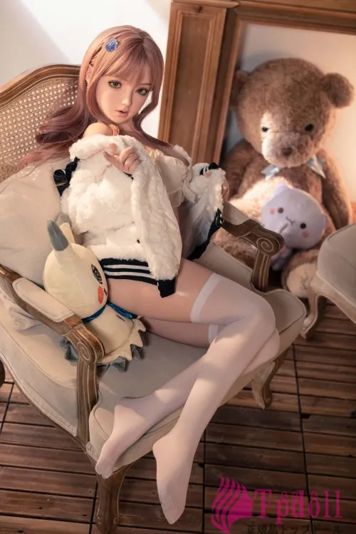 清楚系ダッチワイフBezlya Doll