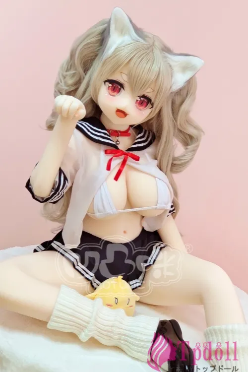 白い肌アニメドール