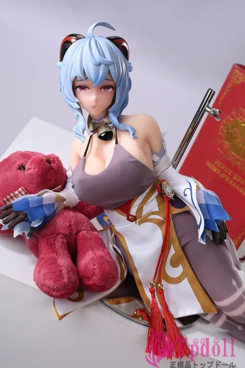 精巧なミニドール