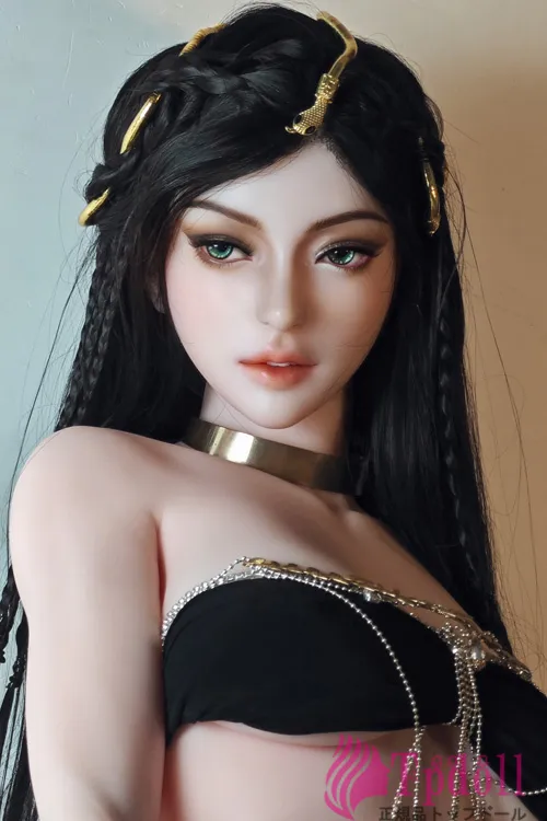 セクシーな美女ラブドールElsa Babe