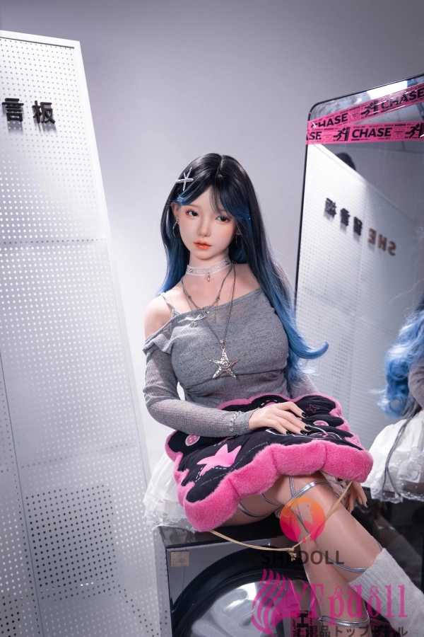 芷沅 スレンダーな女性ラブドール