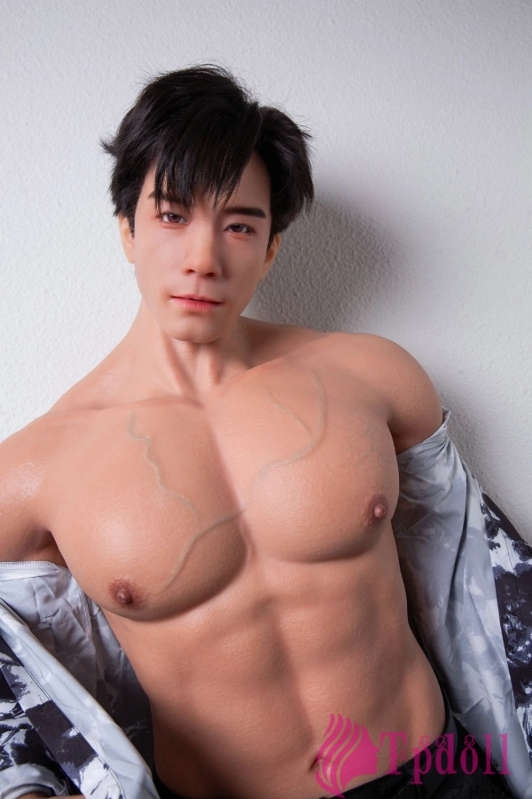 乔宇 リアルな造形を持つラブドール