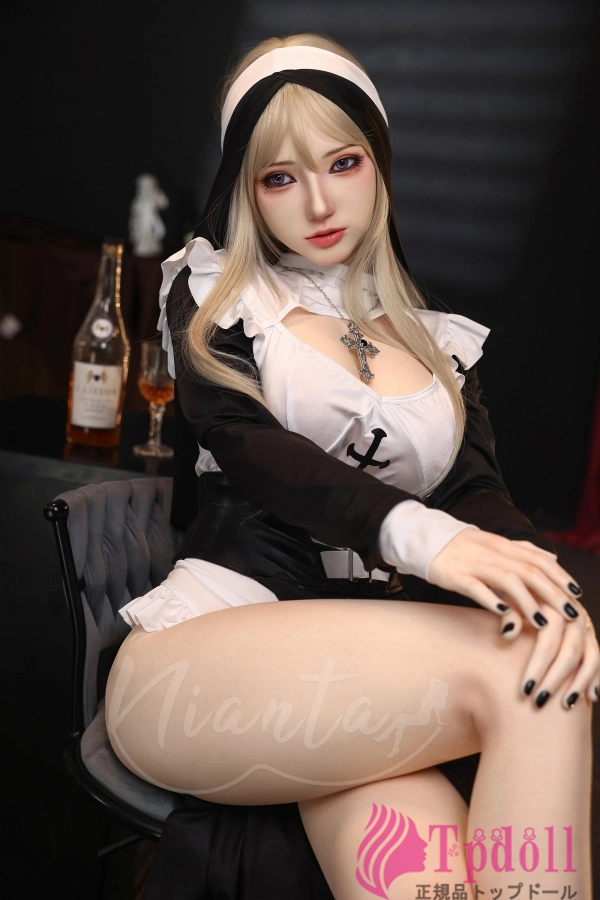 Seraphina Velour魅惑的な修道女セックス ドール