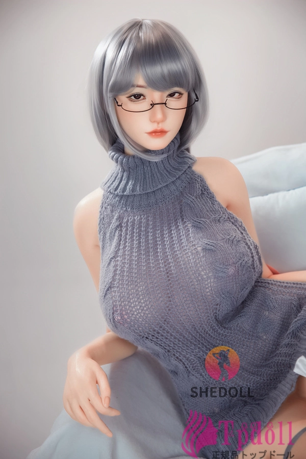 眼鏡姿の美人ラブドールSHE DOLL