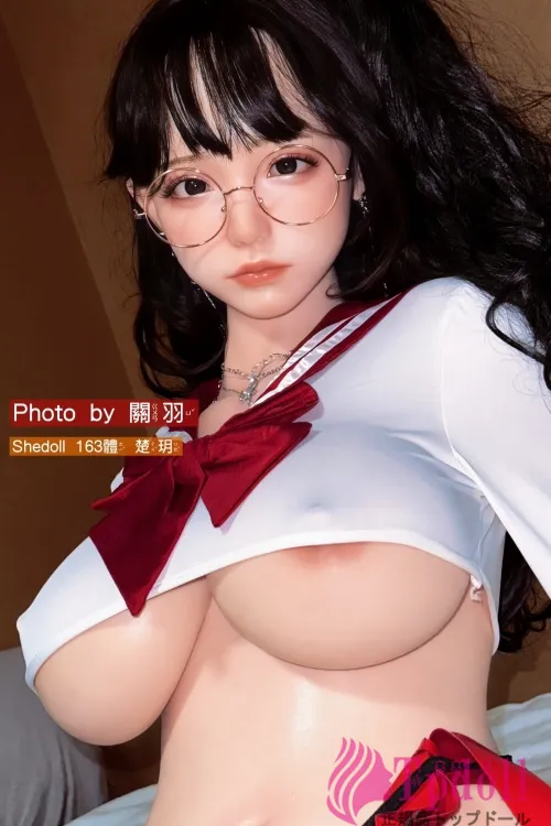 セクシーな巨乳美人ラブドール