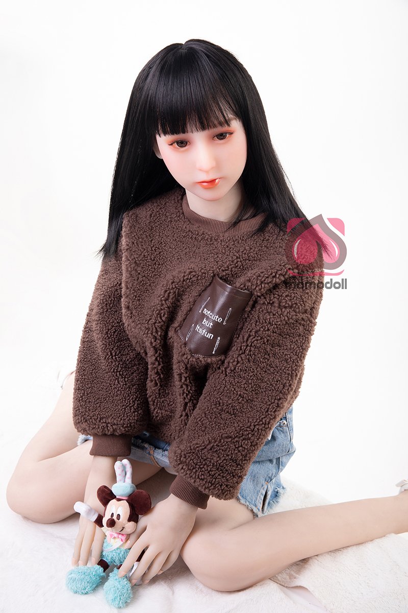 小柄でロリ系セックスドール画像