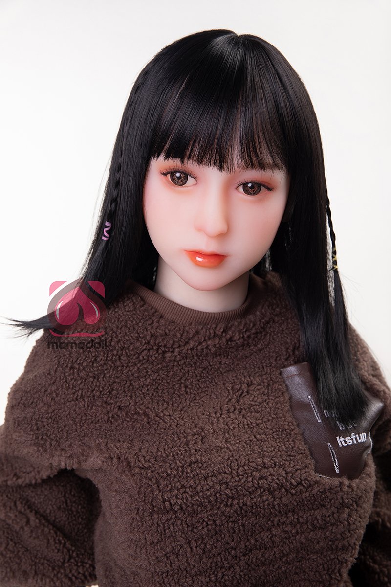 小柄でロリ系セックスドール