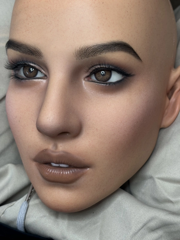 IDODOLLヘッドのメイク