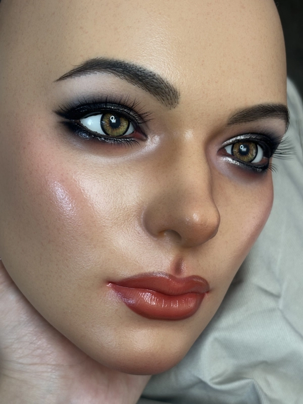 IDO DOLLのメイク