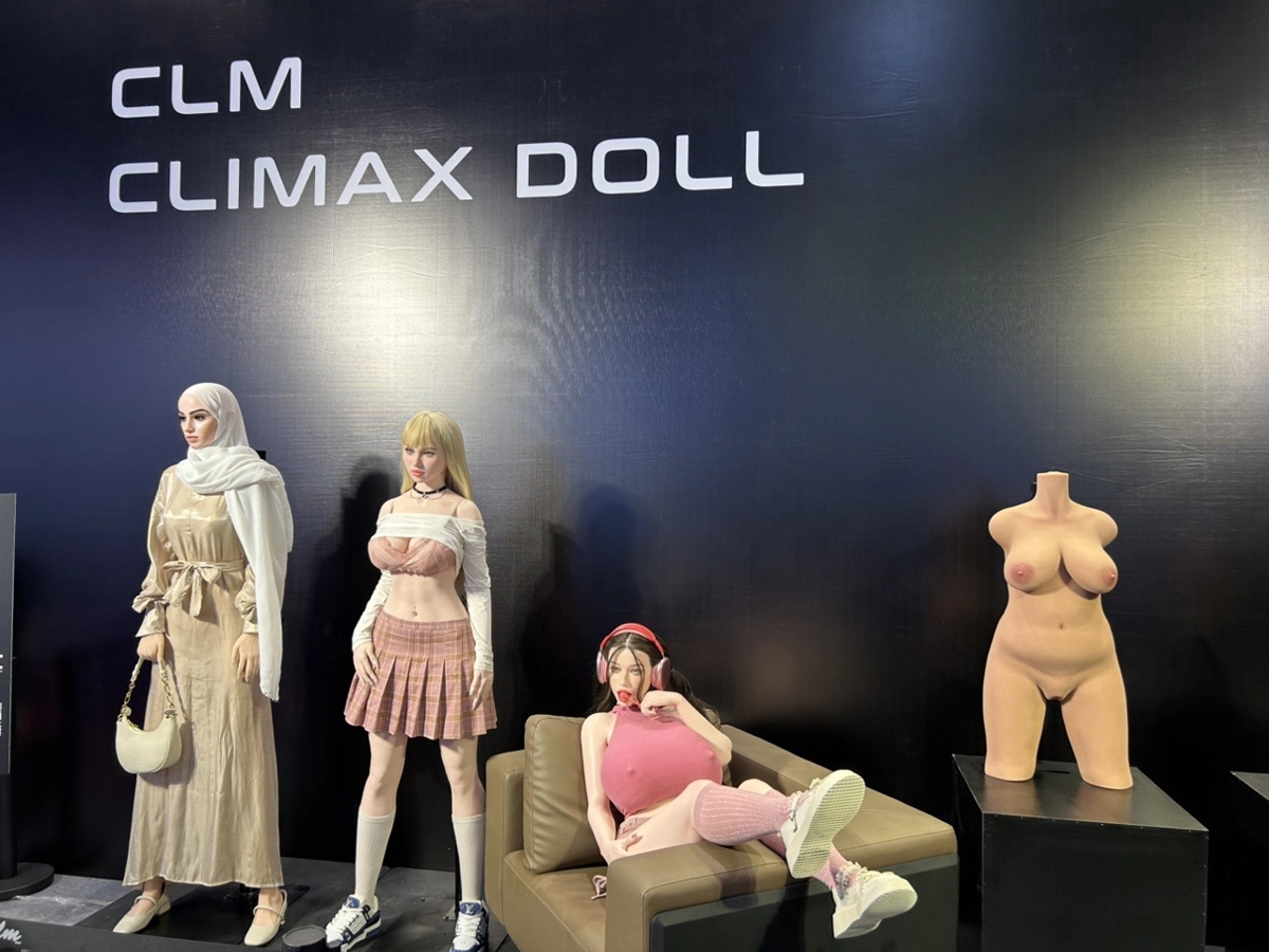 Climax Dollアダルト展示会実写画像