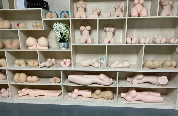 JigglyJoy dollフルシリコン製トルソードール