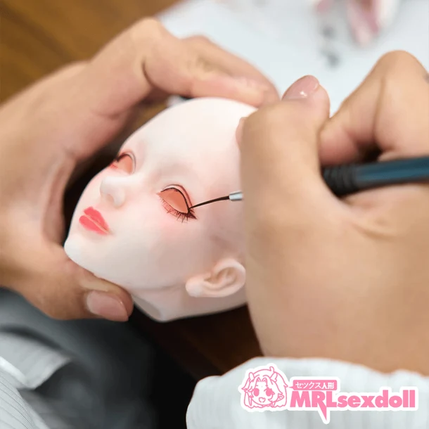 MRLSEXDOLLのメイクアップ